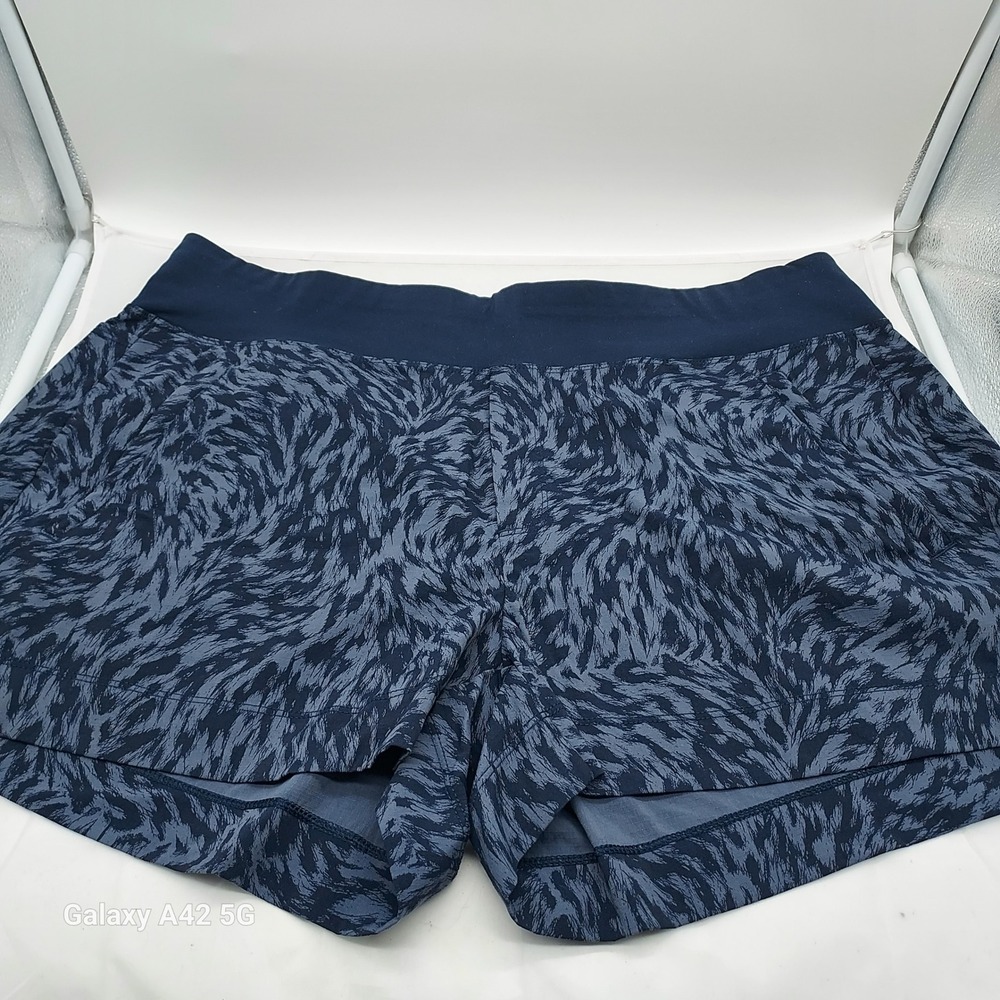 Athleta Trekkie North Printed Short Navy Blue Grey Abstract Hiking 18 657667-00